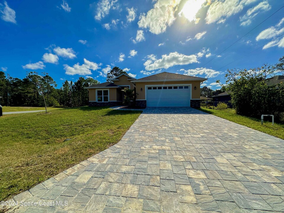 1834 Bermuda Ct in Palm Bay, FL - Building Photo