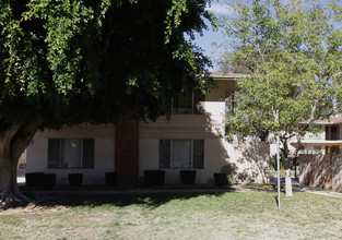 Magnolia Arms in Riverside, CA - Foto de edificio - Building Photo