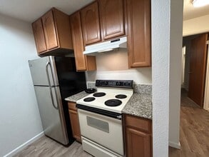 9600 La Nuez Dr in Elk Grove, CA - Building Photo - Building Photo
