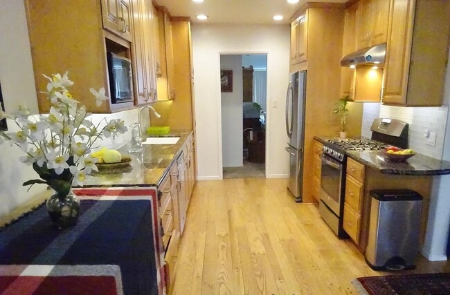 5460 W 77th St in Los Angeles, CA - Building Photo - Building Photo