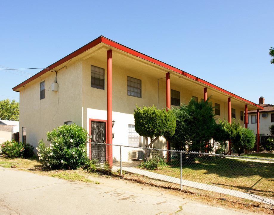 951 N Sacramento Ave in Ontario, CA - Foto de edificio