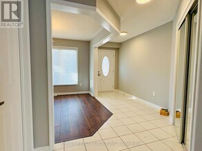 1029 Farmstead Dr in Milton, ON - Building Photo - Building Photo