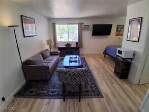 3475 E Tompkins Ave in Las Vegas, NV - Building Photo - Building Photo