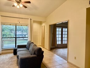 2001 Bering Dr, Unit 4A in Houston, TX - Foto de edificio - Building Photo