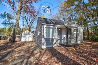 2429 Lincoln Manor Dr in Flint, MI - Building Photo - Building Photo
