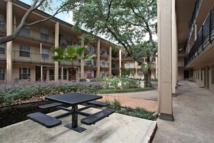 7201 Hart Ln, Unit 2-1075 in Austin, TX - Building Photo