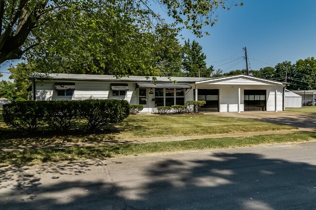 1215 Pamela Dr in Florissant, MO - Building Photo - Building Photo