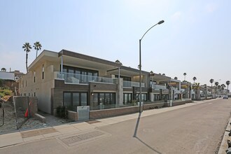 700 N The Strand in Oceanside, CA - Foto de edificio - Building Photo