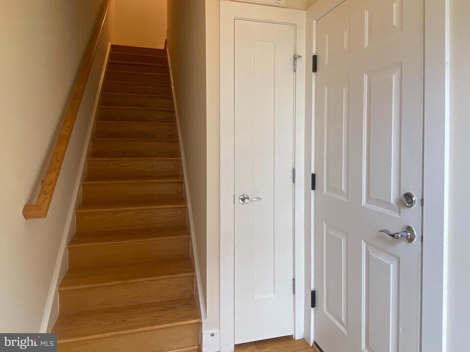 924 King Farm Blvd in Rockville, MD - Building Photo