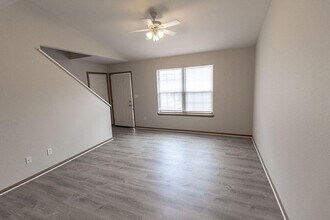 2117 N Ballenger Ln in Columbia, MO - Building Photo - Building Photo