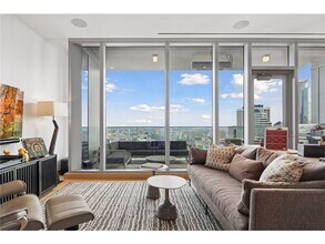 255 Hennepin Ave in Minneapolis, MN - Building Photo - Building Photo