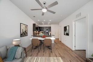 4801 Springdale Rd in Austin, TX - Building Photo