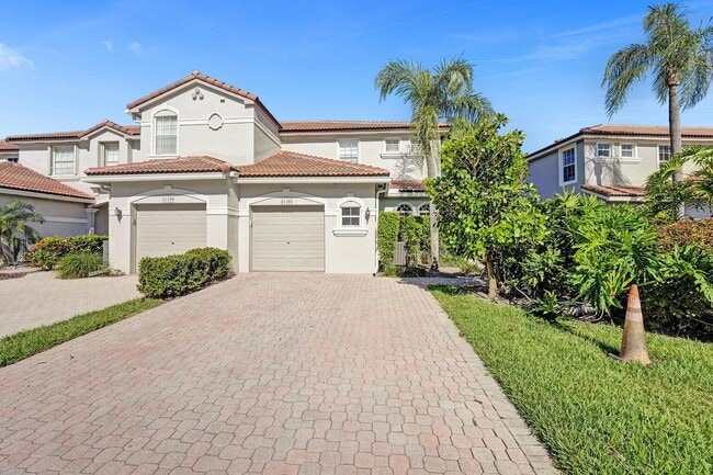 property at 21193 Vía Eden