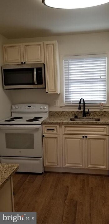 8414 Red Ash Ct in Springfield, VA - Building Photo