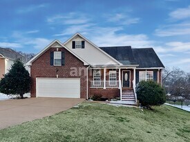 435 Rocky Crest Dr in Gallatin, TN - Building Photo