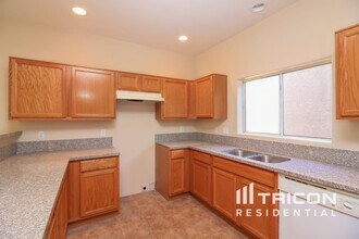 17610 N 17th Pl in Phoenix, AZ - Foto de edificio - Building Photo