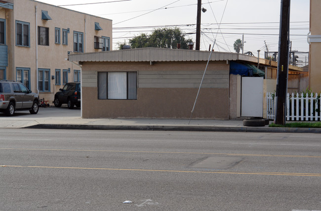 4832 W El Segundo Blvd in Hawthorne, CA - Foto de edificio - Building Photo