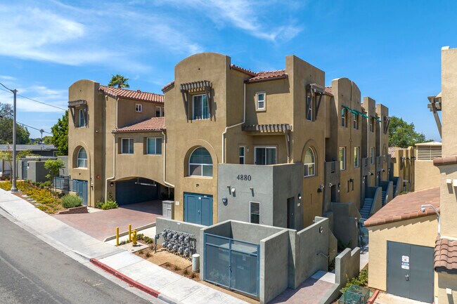 Aragon Condos in La Mesa, CA - Foto de edificio - Building Photo