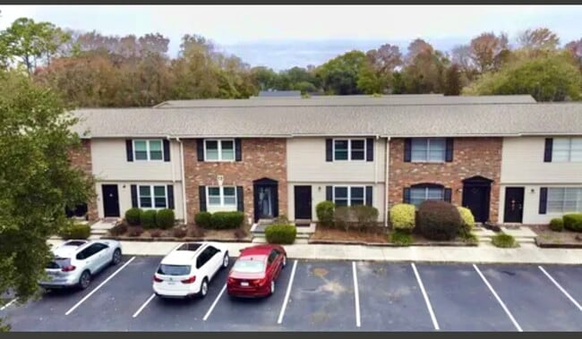 property at 415 Parkdale Dr