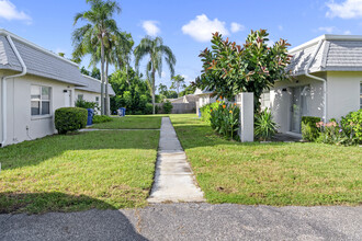 5302-5310 Trouble Creek Rd in New Port Richey, FL - Building Photo - Building Photo