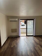 One bedroom in Rockford, IL - Building Photo - Building Photo