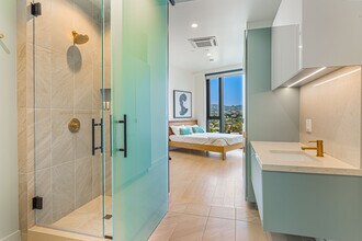 6401 Wilshire Blvd in Los Angeles, CA - Building Photo - Building Photo