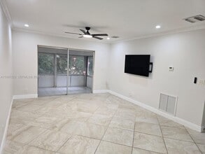 5151 W Oakland Park Blvd in Lauderdale Lakes, FL - Building Photo - Building Photo