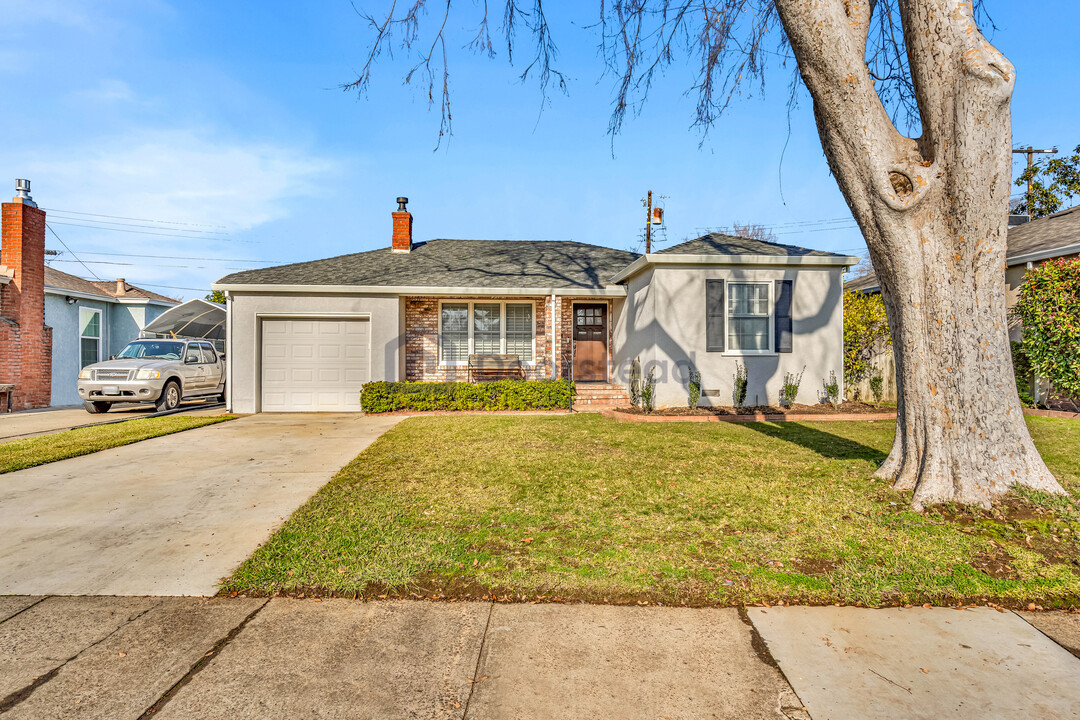 6025 3rd Ave in Sacramento, CA - Foto de edificio