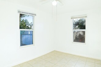 3040-3042 Douglas Ave in Ft. Myers, FL - Building Photo - Building Photo