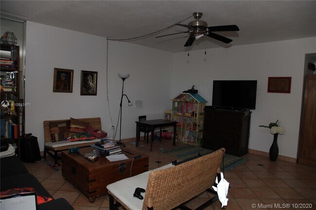 204 Sunrise Dr-Unit -204A in Key Biscayne, FL - Foto de edificio - Building Photo