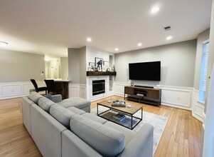 305 Dresher Woods Dr in Dresher, PA - Building Photo - Building Photo