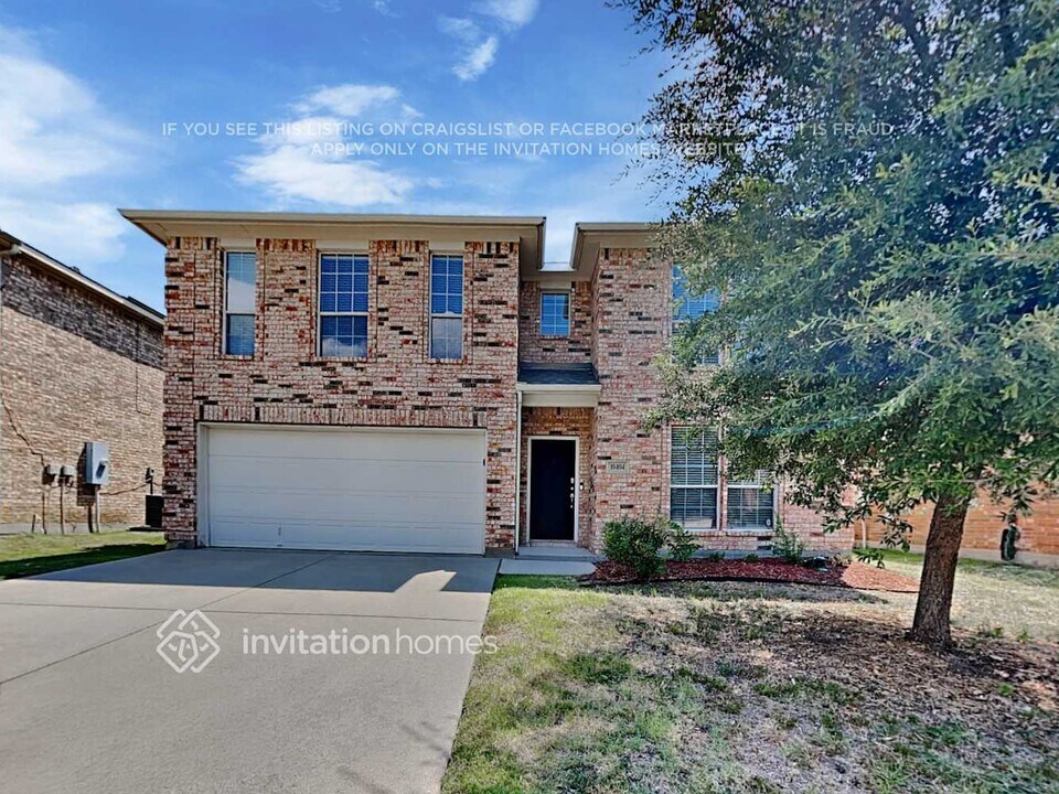10404 Hideaway Trail in Fort Worth, TX - Building Photo