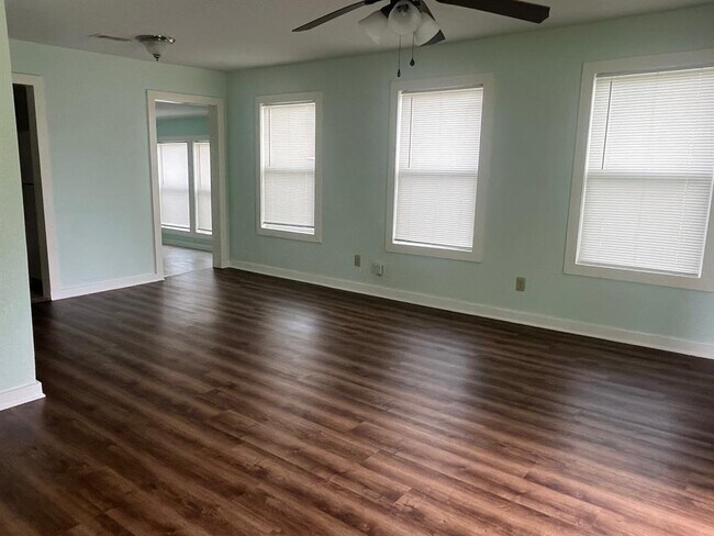 1519 W 8th St in Freeport, TX - Building Photo - Building Photo