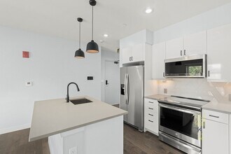 54 Auburn St in Brookline, MA - Foto de edificio - Building Photo