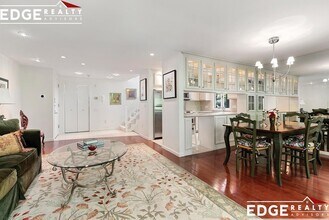 241 Perkins St, Unit 1 in Boston, MA - Foto de edificio - Building Photo