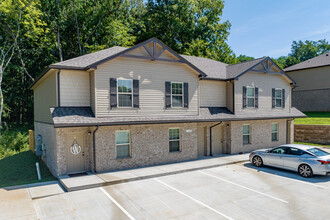 Center Pointe Townhomes in Clarksville, TN - Foto de edificio - Building Photo