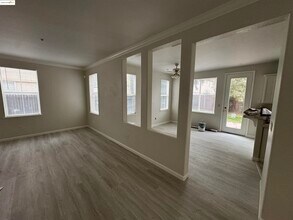 68 Lexington Ct in Brentwood, CA - Building Photo - Building Photo