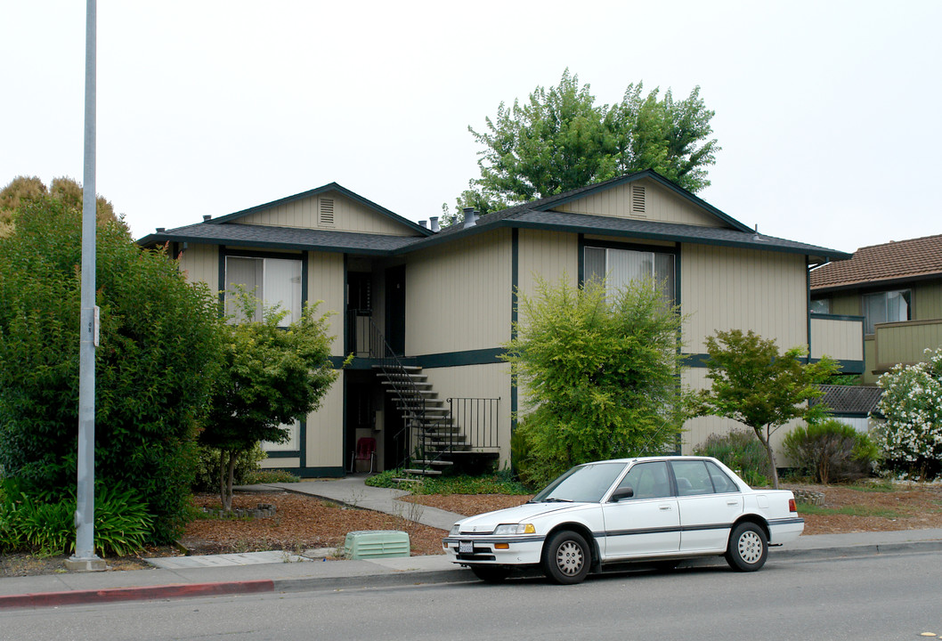 6516 Country Club Dr in Rohnert Park, CA - Building Photo