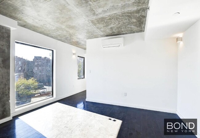 1202 Astoria Blvd in Queens, NY - Building Photo - Building Photo