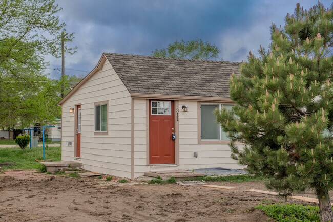 311 N 10th Ave in Sterling, CO - Building Photo - Building Photo