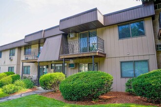 8 Strawberry Bank Rd, Unit 16 in Nashua, NH - Building Photo - Building Photo