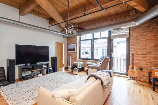 property at 625 W Jackson Blvd