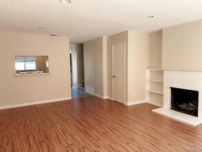 6799 Alvarado Rd in San Diego, CA - Foto de edificio - Building Photo