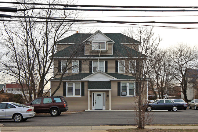 387 Guy Lombardo Ave in Freeport, NY - Building Photo - Building Photo