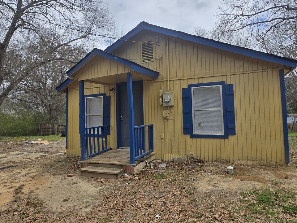 1701 Boney St in Nacogdoches, TX - Building Photo