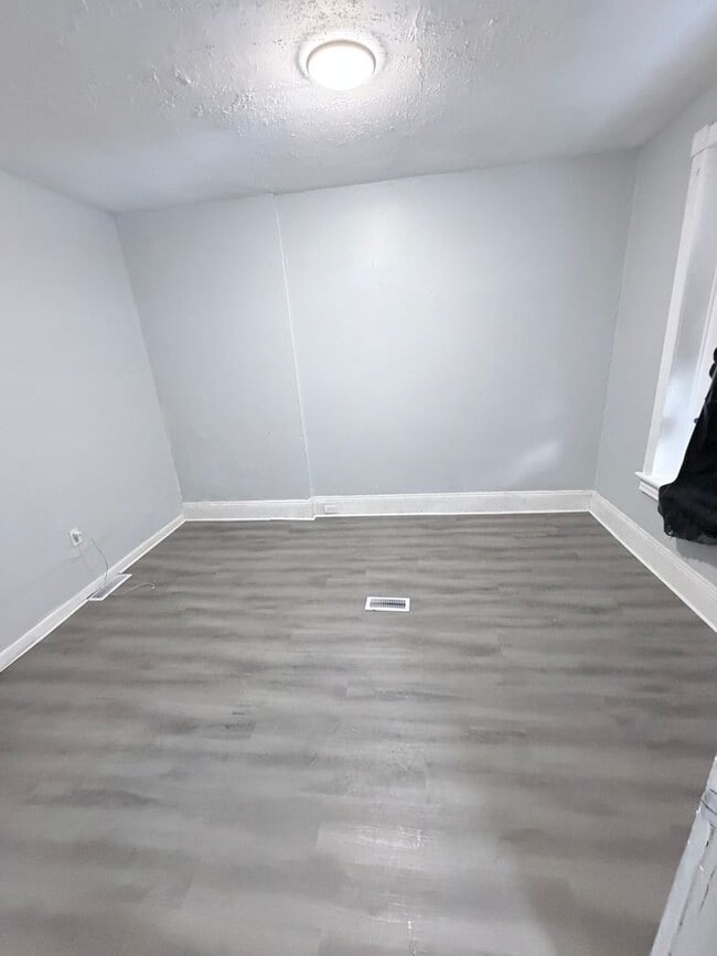 10 Jarvis Pl in Trenton, NJ - Building Photo - Building Photo