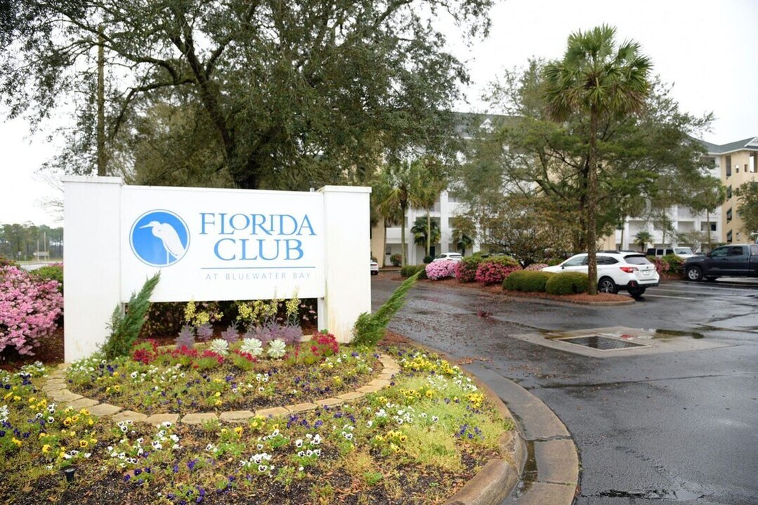 4276 Calinda Ln in Niceville, FL - Building Photo