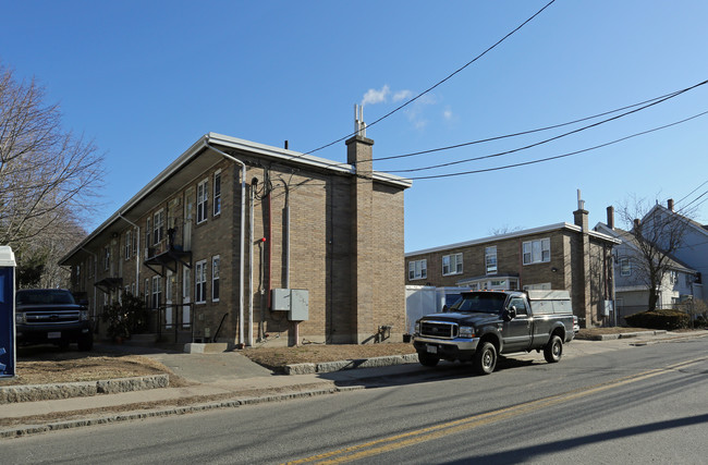 271 School St in Waltham, MA - Building Photo - Building Photo