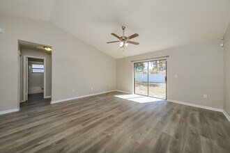 351 Montgomery Ct in Kissimmee, FL - Building Photo - Building Photo