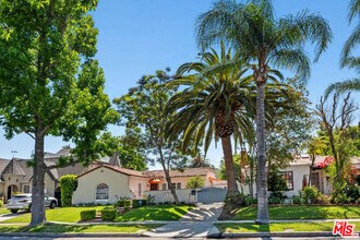 1152 S Point View St in Los Angeles, CA - Foto de edificio - Building Photo